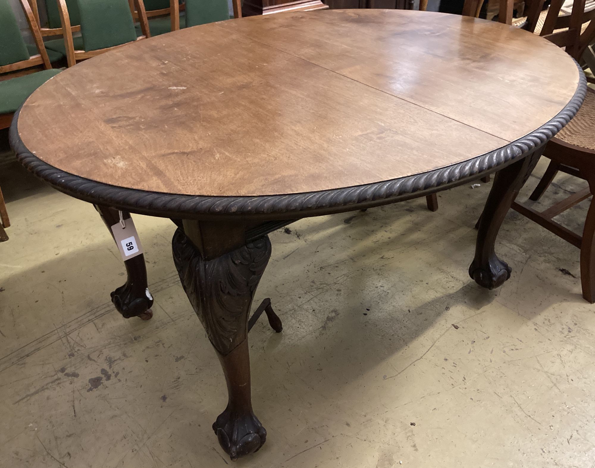 A 1920s oval extending Victorian dining table, winder, no leaves, length 132cm, depth 106cm, height 74cm